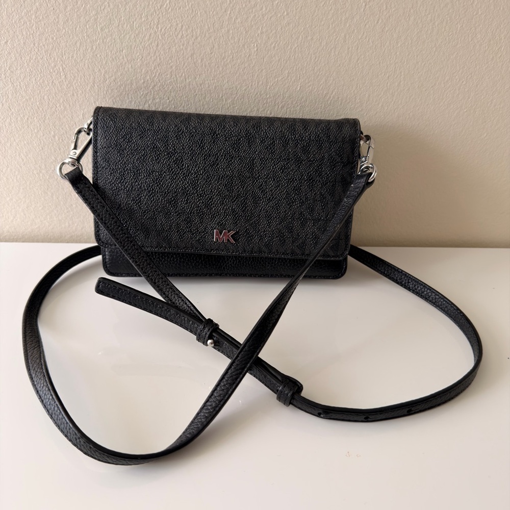 Michael Kors Elegant Black Crossbody Bag